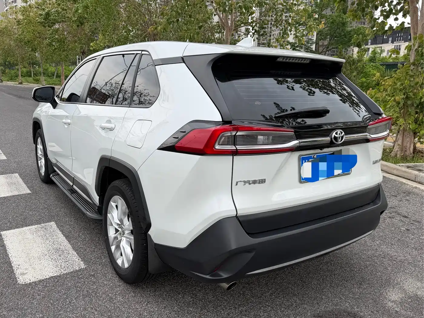 Toyota Wildlander 2023 2.0L CVT FWD LE фото 6