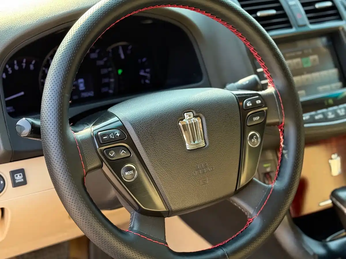 Toyota Crown 2010 2.5L Royal Leather Navigation Edition фото 7