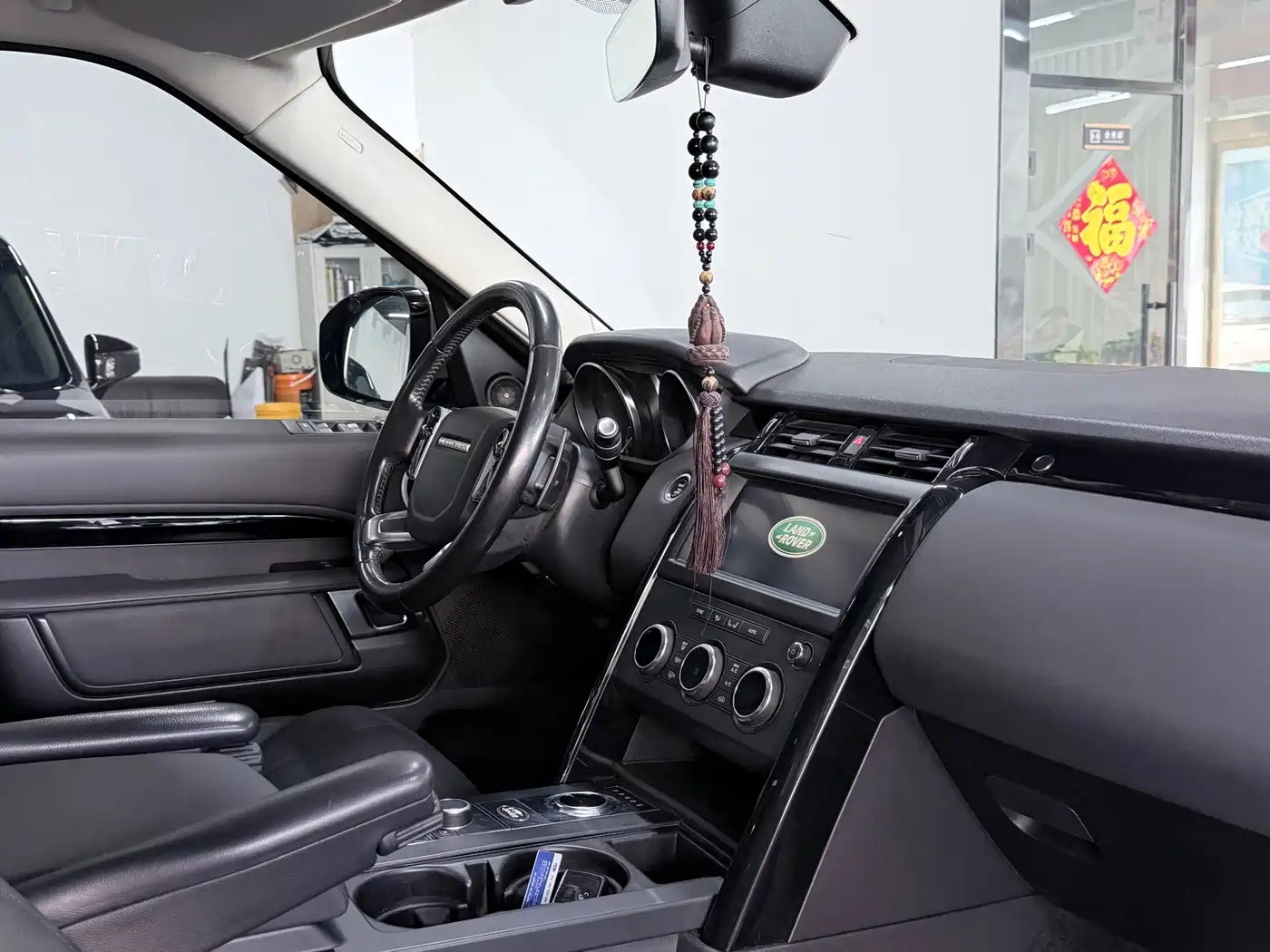 Land Rover Discovery 2018 3.0 SC V6 SE фото 3