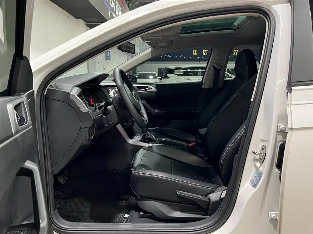 Volkswagen Polo 2021 Plus 1.5L Automatic Panorama Enjoyment Edition фото 8