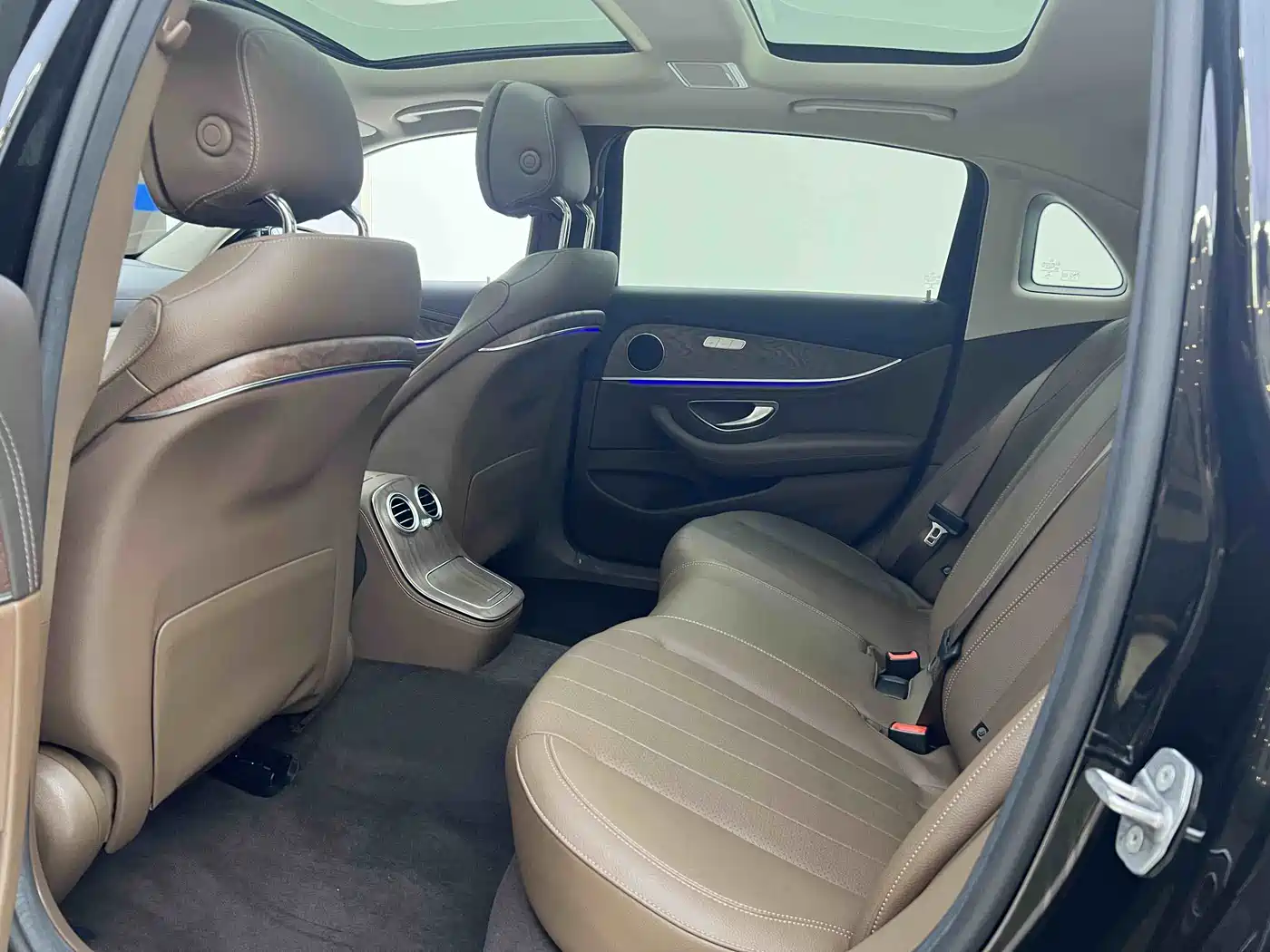 Mercedes-Benz E-Class New Energy 2022 E 350 e L Plug-in Hybrid Sedan фото 6