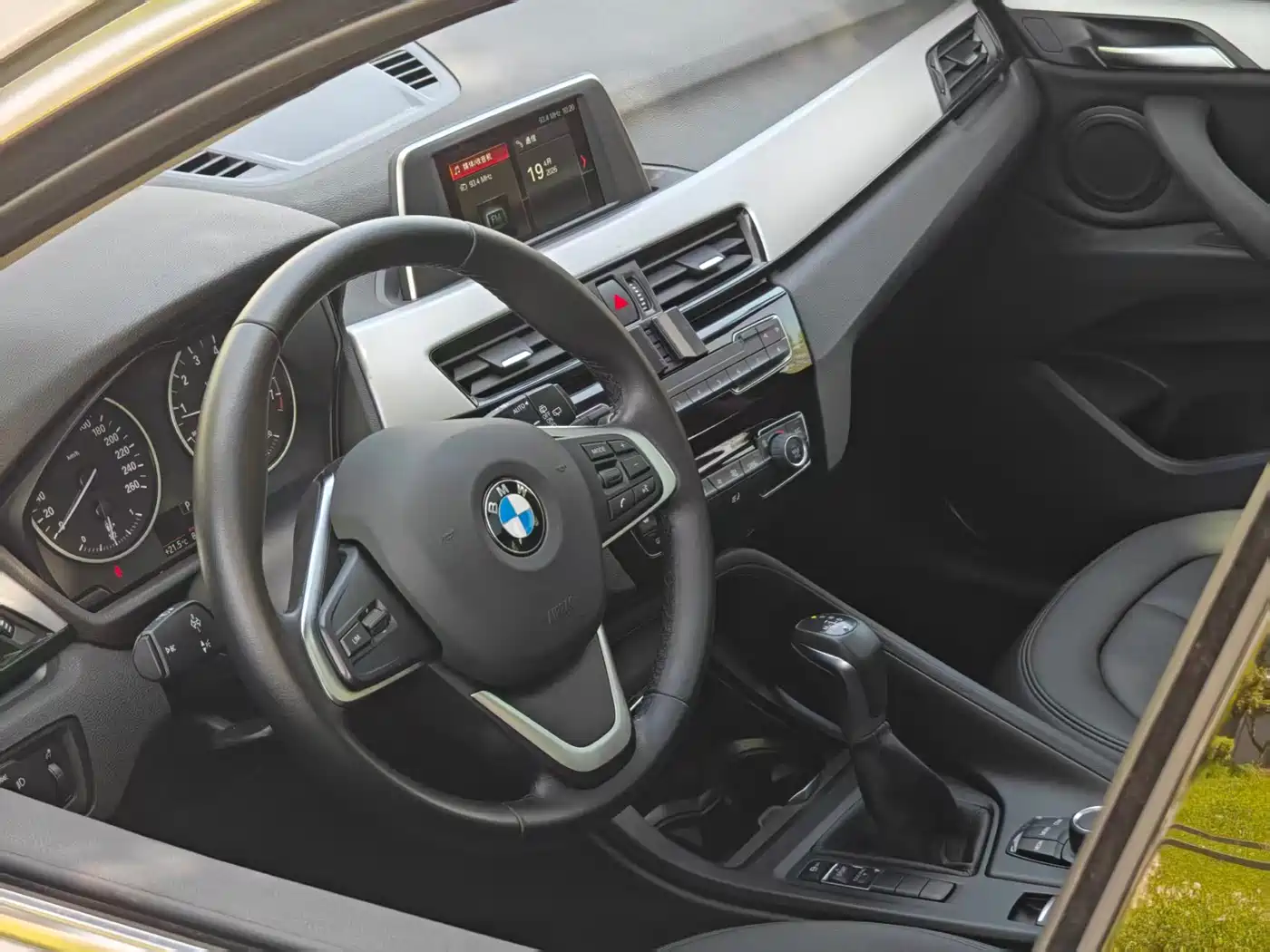 BMW X1 2018 sDrive20Li Leading Model фото 16