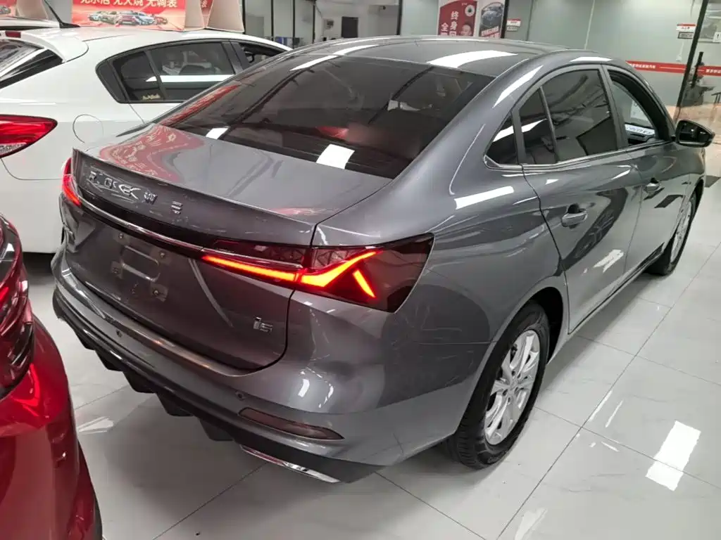 Roewe i5 2025 2023 1.5L CVT Luxury Edition