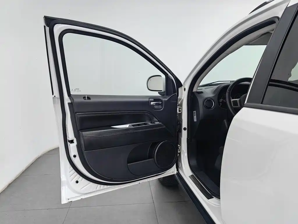 Jeep Compass (Import) 2016 2014 Facelift 2.4L 4WD Luxury Edition