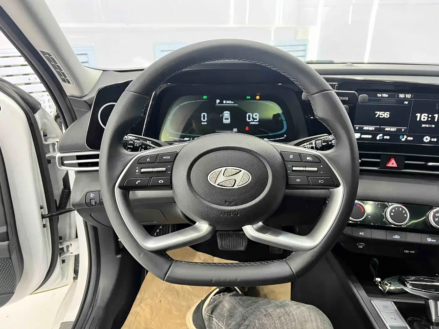 Hyundai Elantra 2023 1.5L CVT GLX Elite Edition фото 12