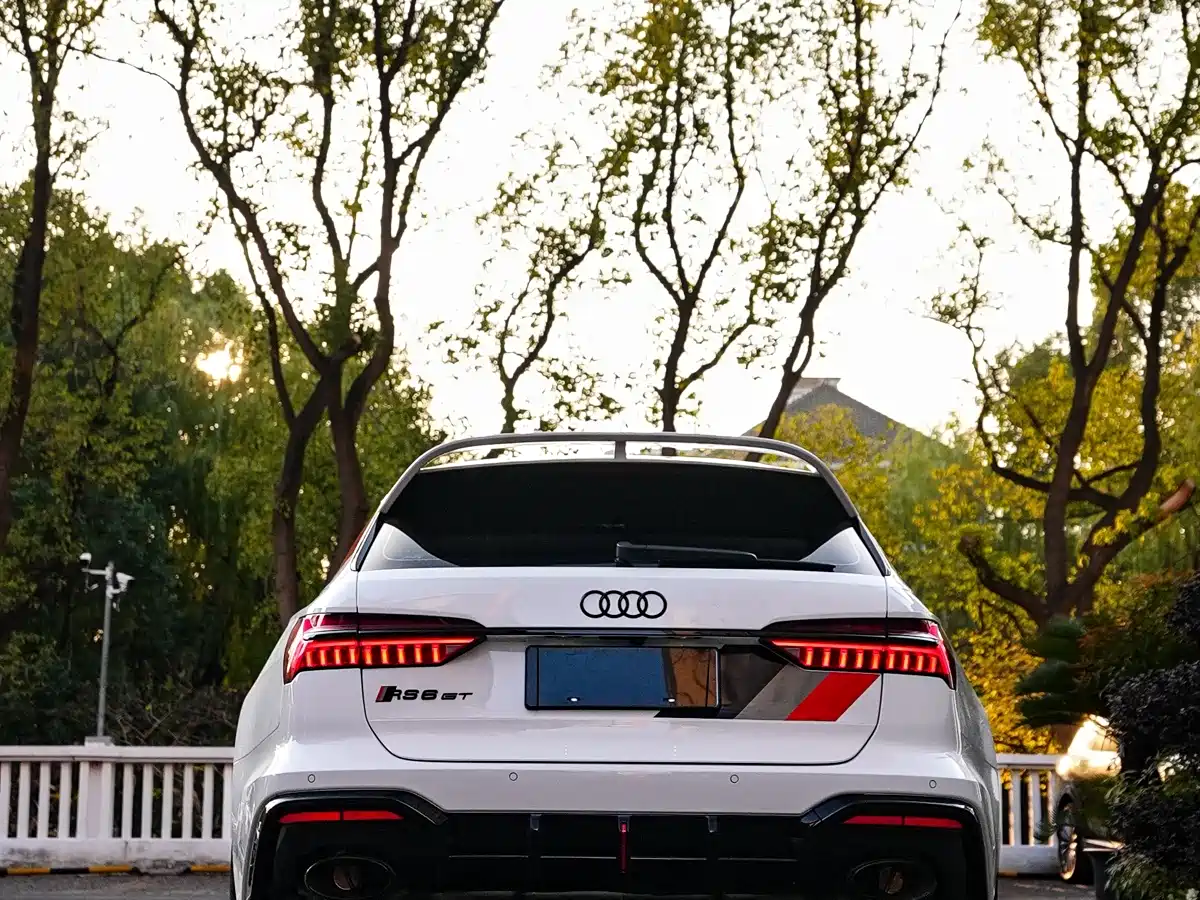 AUDI RS6