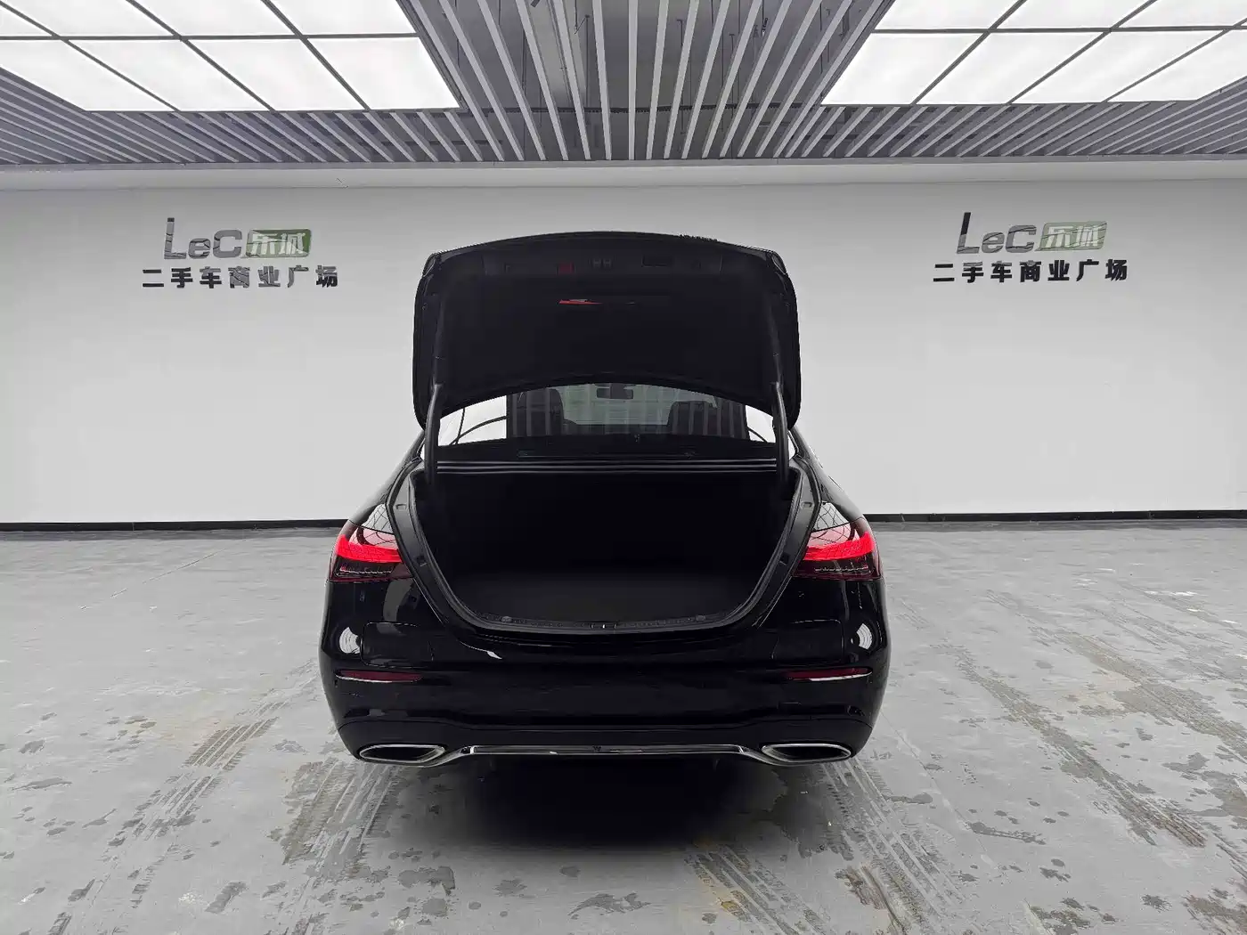 Mercedes-Benz E-Class New Energy 2023 E 350 e L Plug-in Hybrid Sport Sedan фото 8