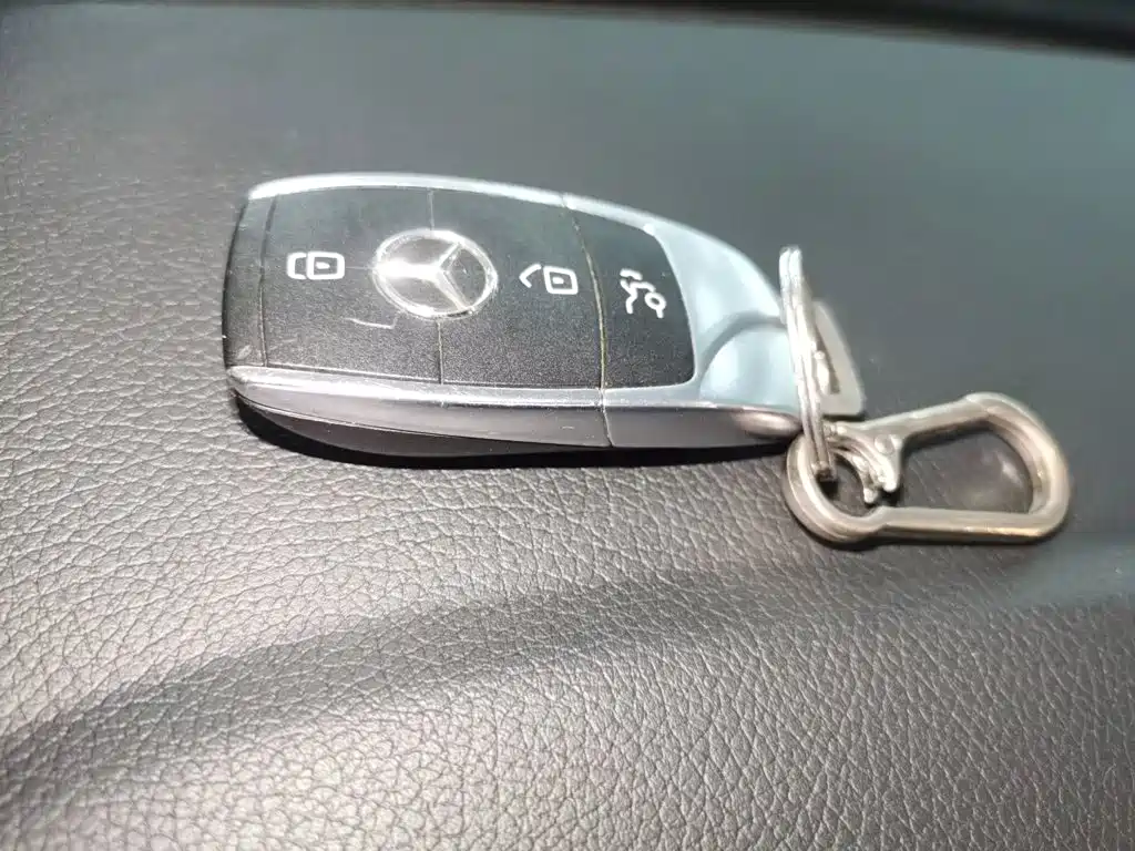MERCEDES-BENZ GLB