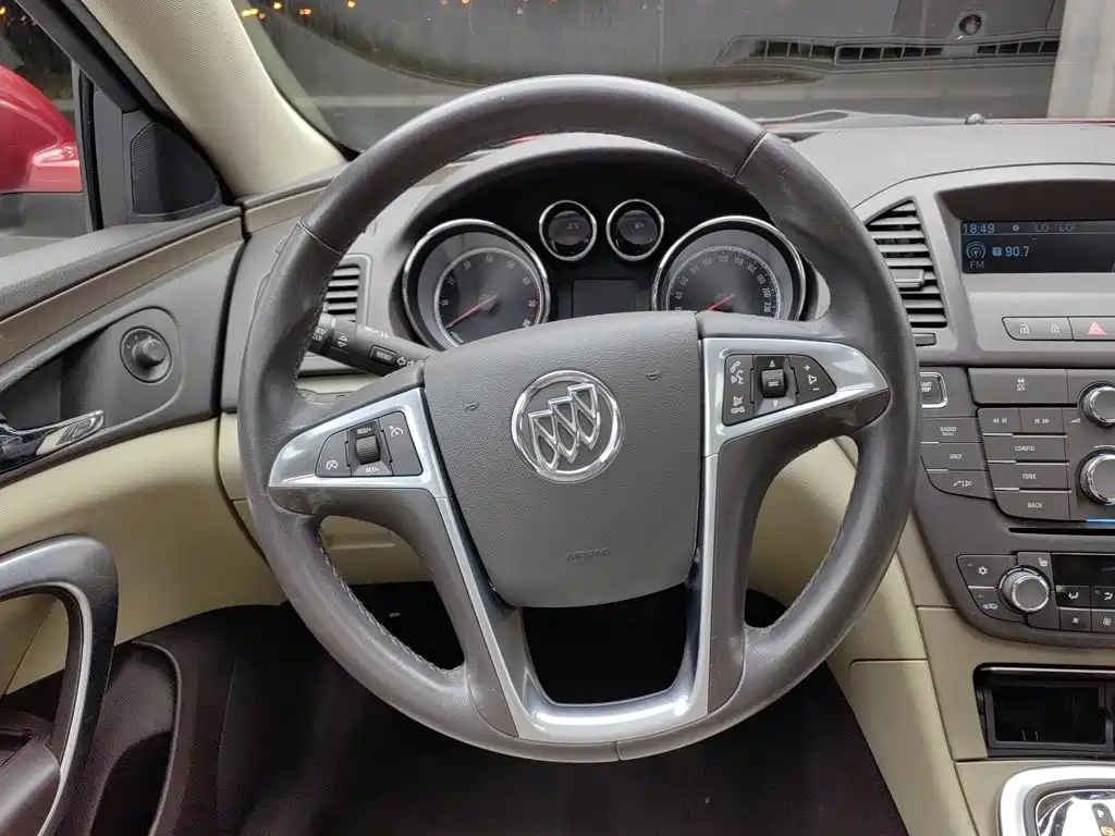 Photo 11 - Buick Regal