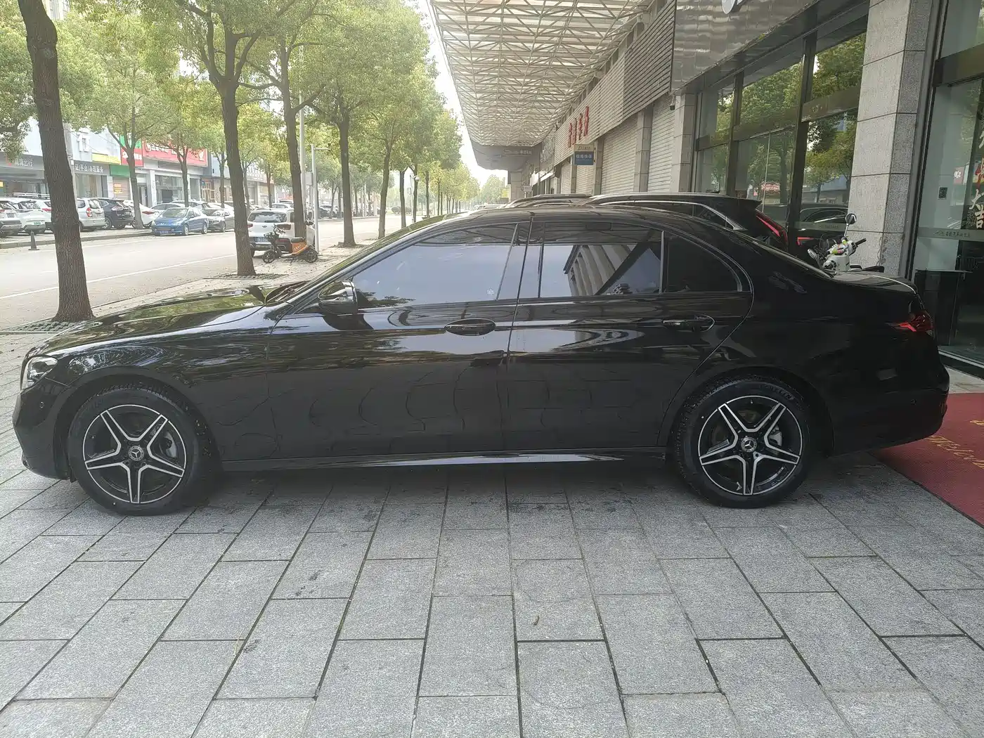 MERCEDES-BENZ E CLASS