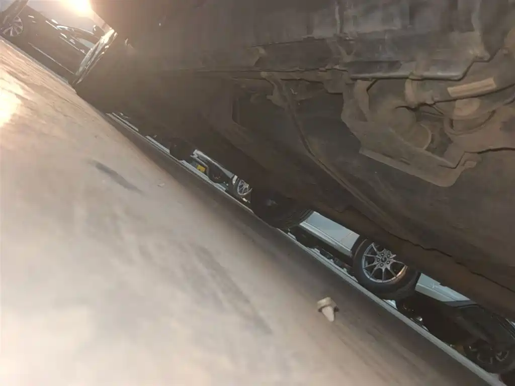 Фото 22 - Geely Atlas