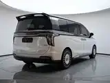 Фото 24 - Hongqi HQ9