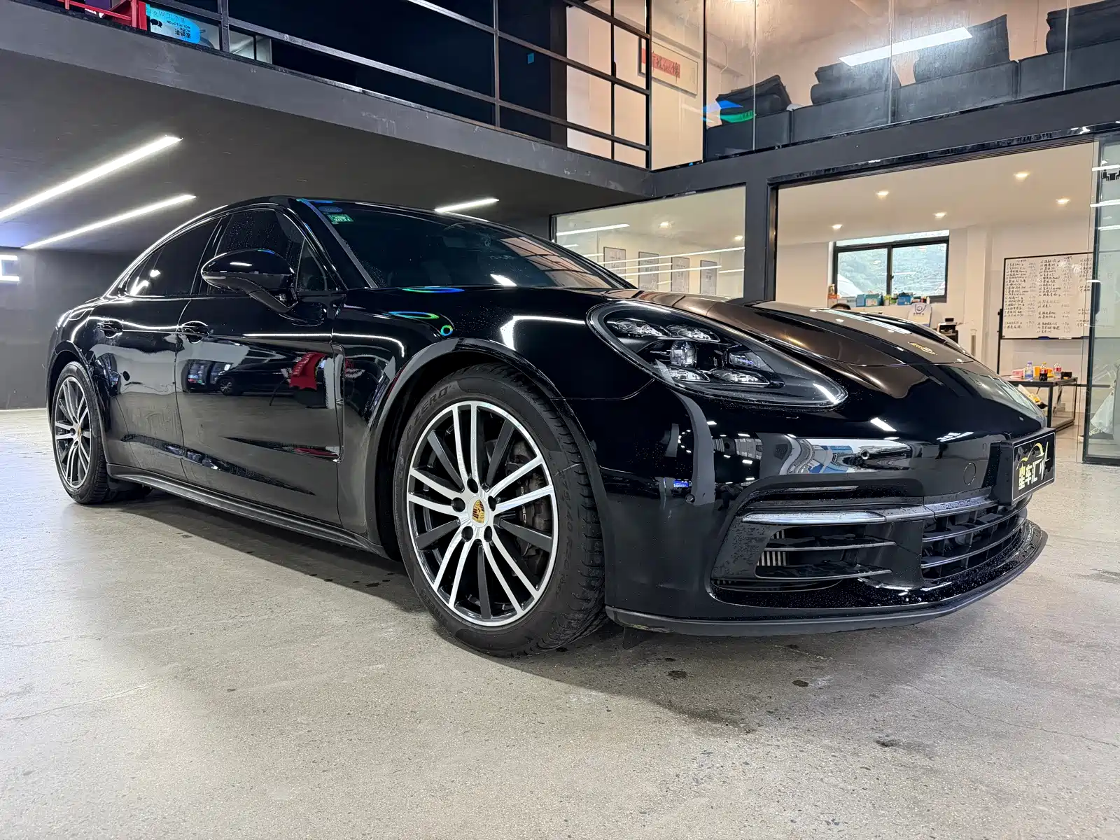 Фото 3 - Porsche Panamera