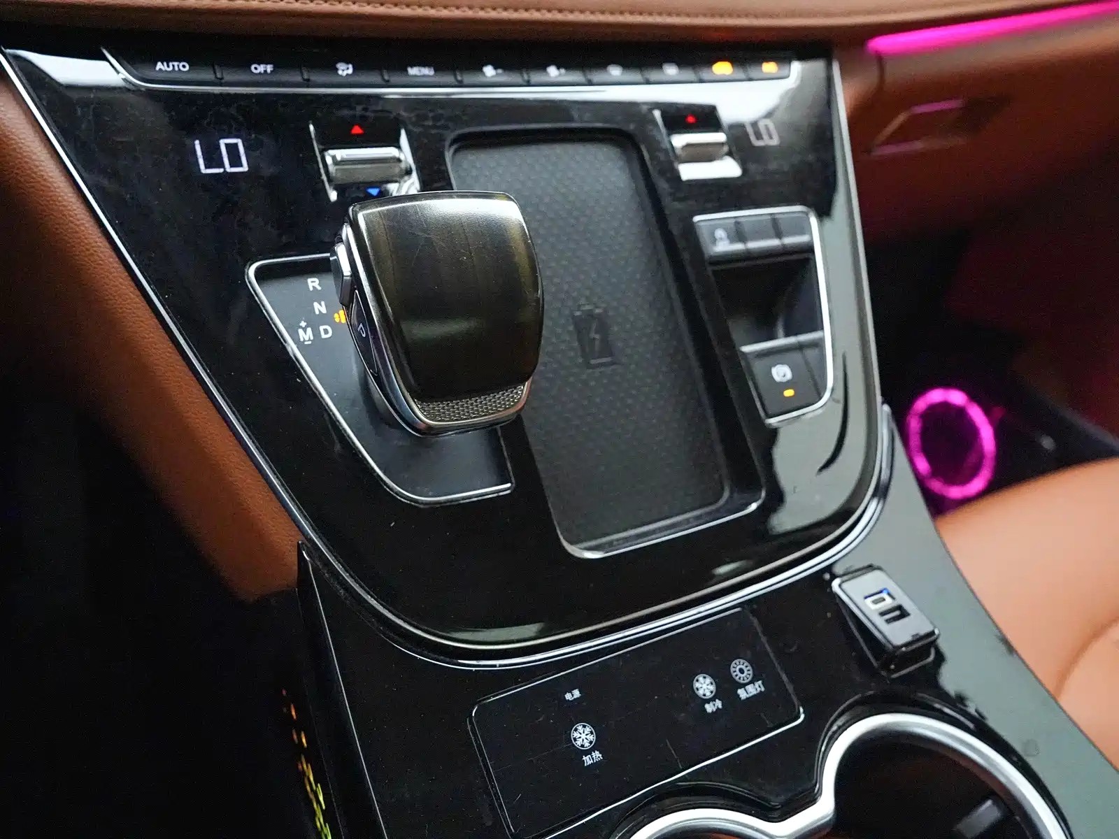 Фото 14 - Hongqi HQ9