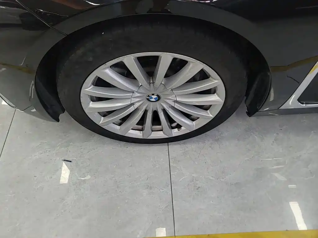 Фото 23 - BMW 7 Series