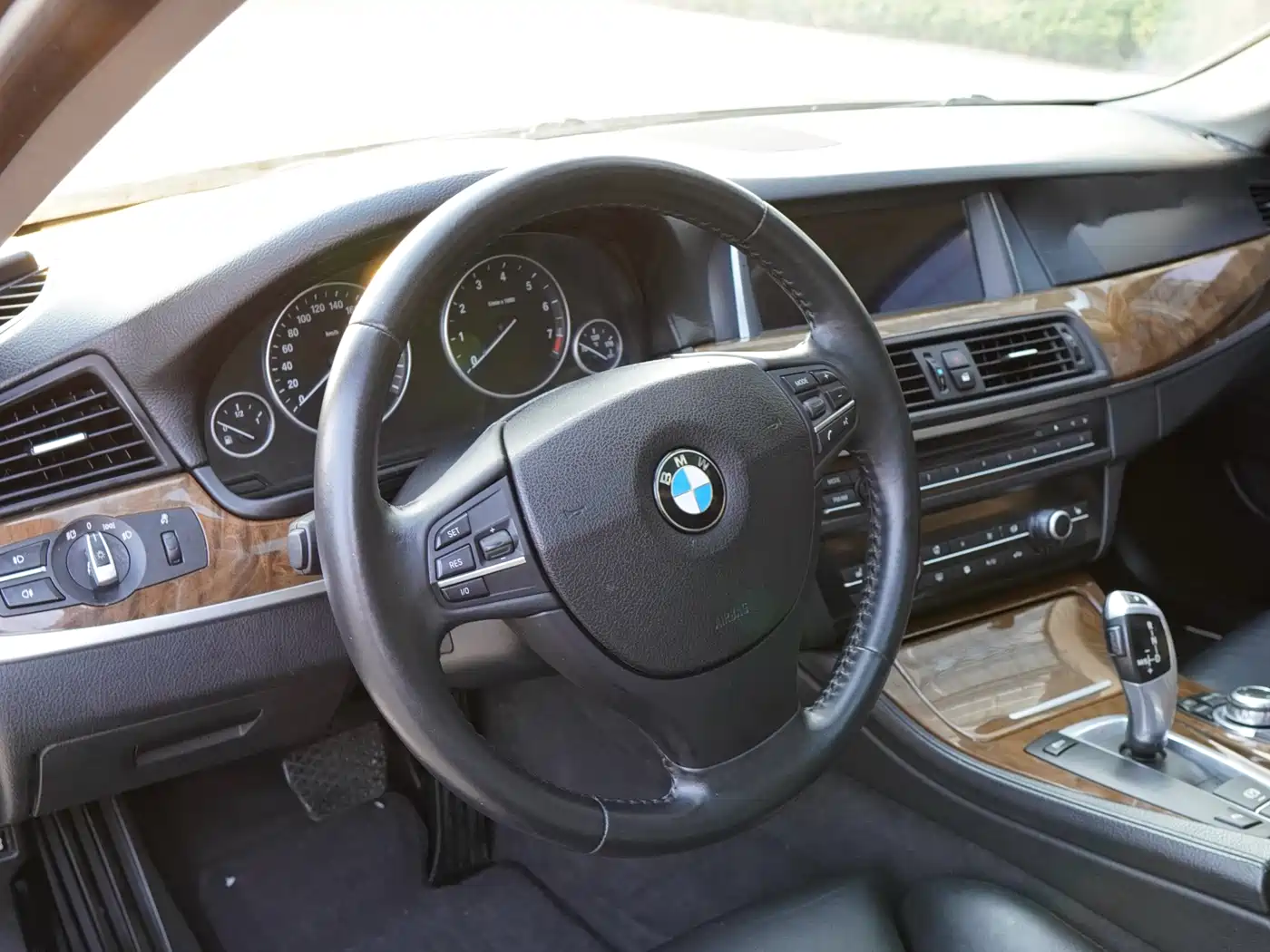 BMW 5 Series 2011 528Li Luxury фото 20