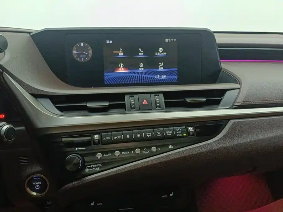 Фото 13 - Lexus ES