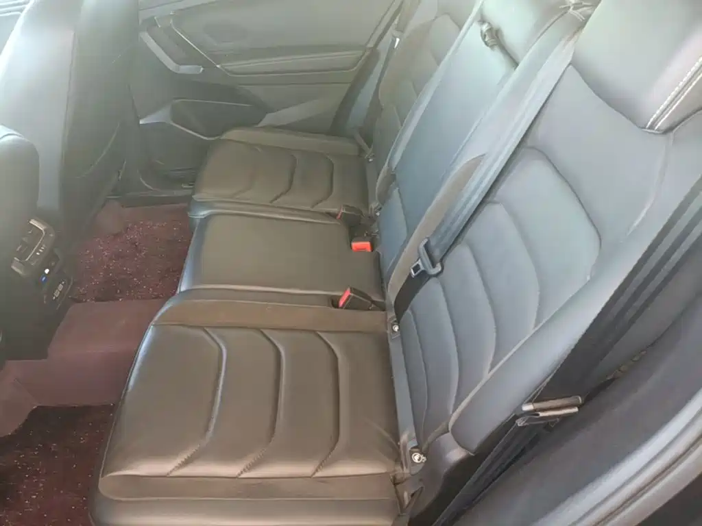 Photo 17 - Volkswagen Tiguan L