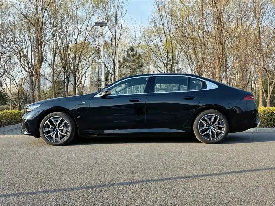 BMW I5
