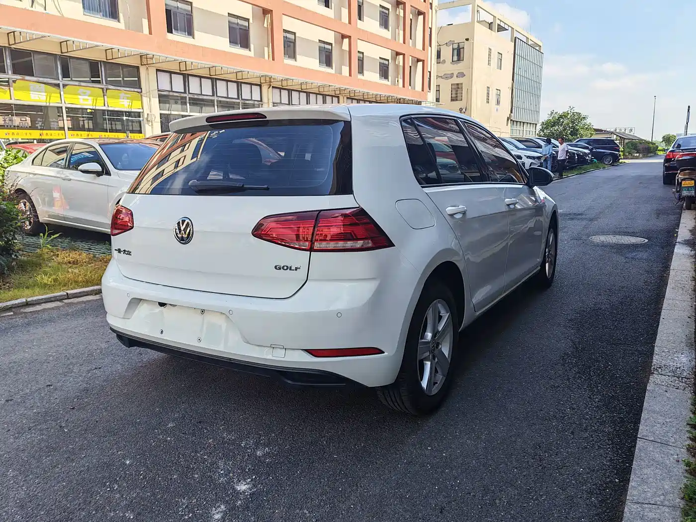 Фото 10 - Volkswagen Golf
