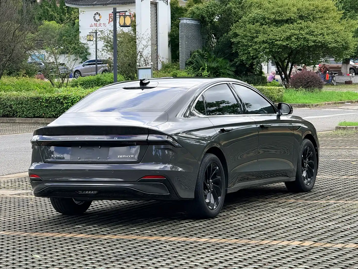 Lincoln Z 2024 2024 2.0T 2WD Premium Hybrid Edition