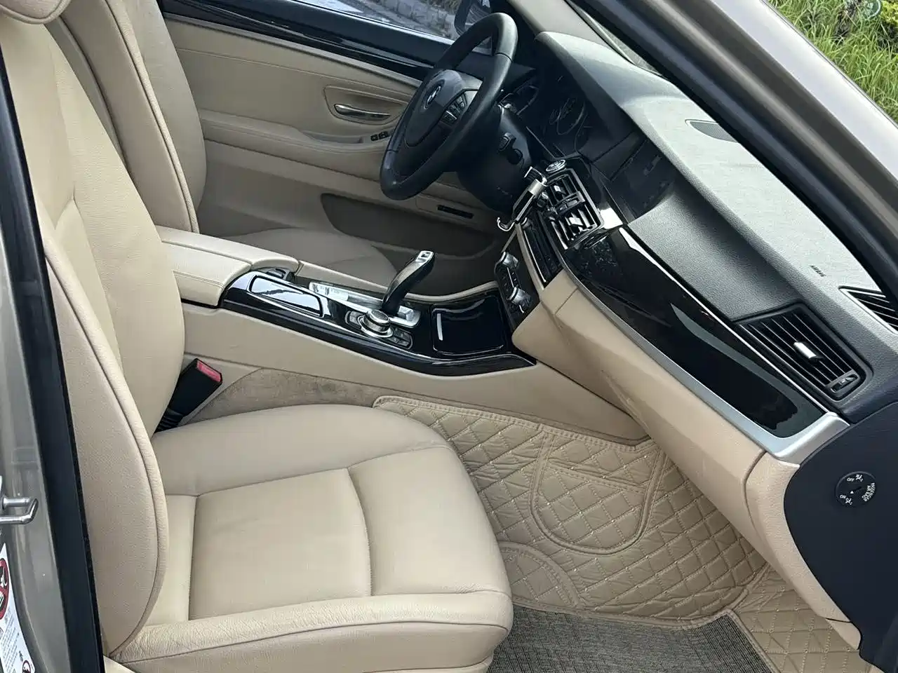 BMW 5 Series 2012 523Li Luxury фото 5