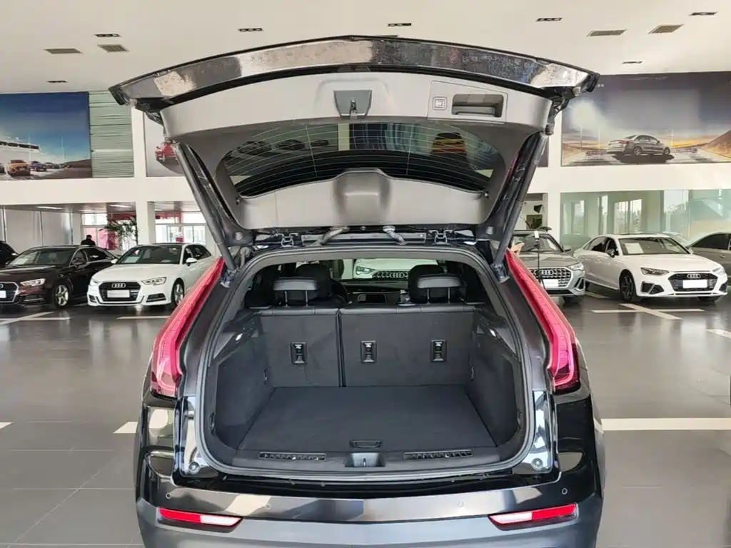 Cadillac XT4 2022 2022 28T FWD Luxury