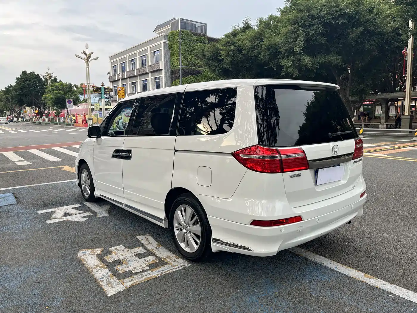 Honda Elysion 2012 2.4L VTi Luxury Edition фото 7