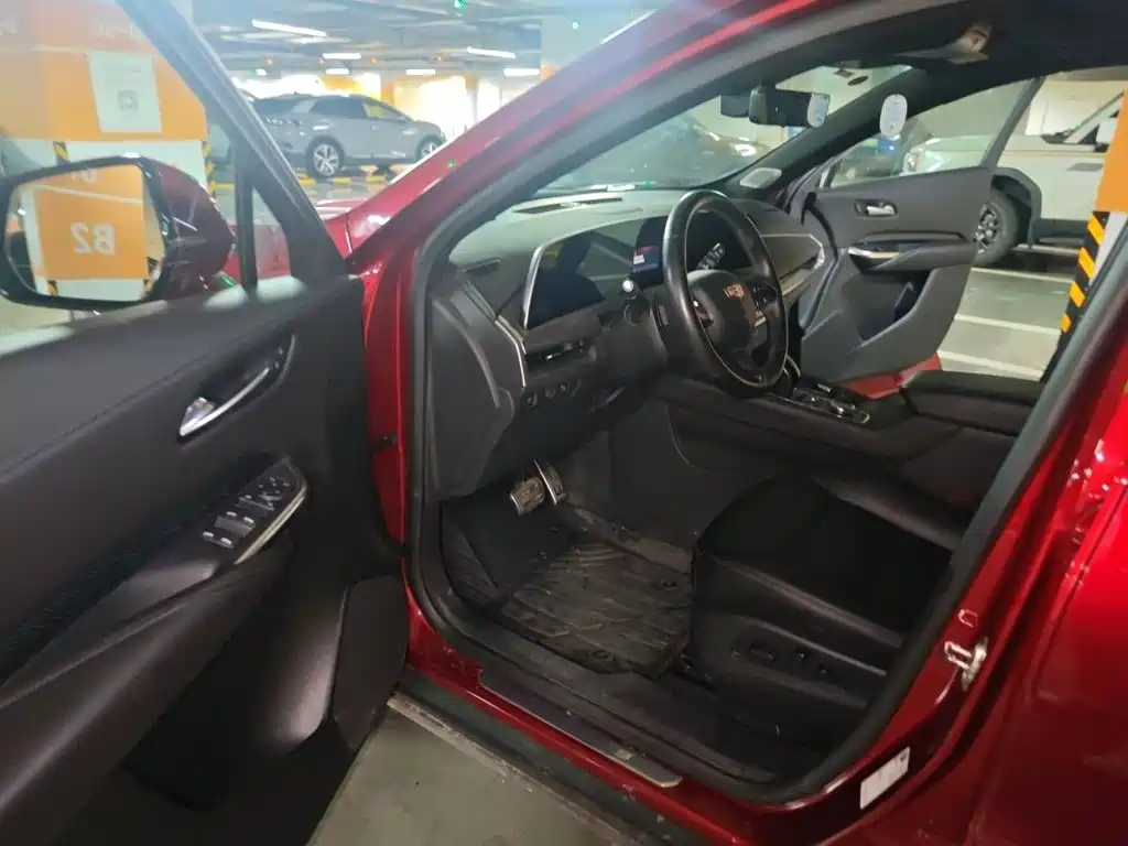 صورة 14 - Cadillac XT4