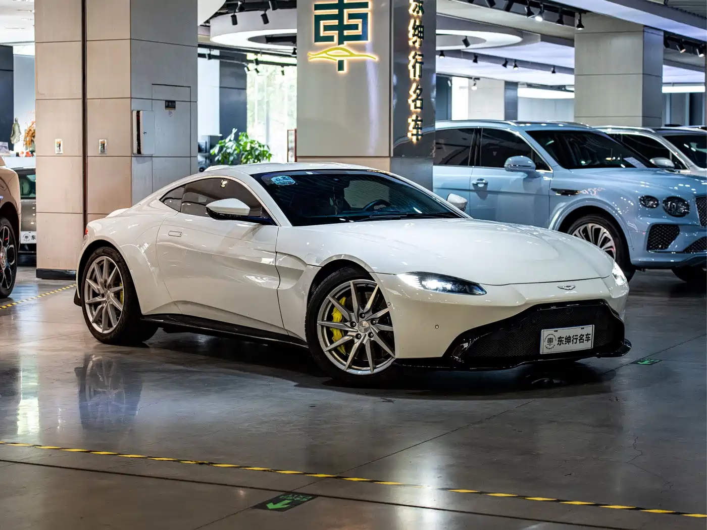 Aston Martin V8 Vantage 2019 2018 4.0T V8 Coupe