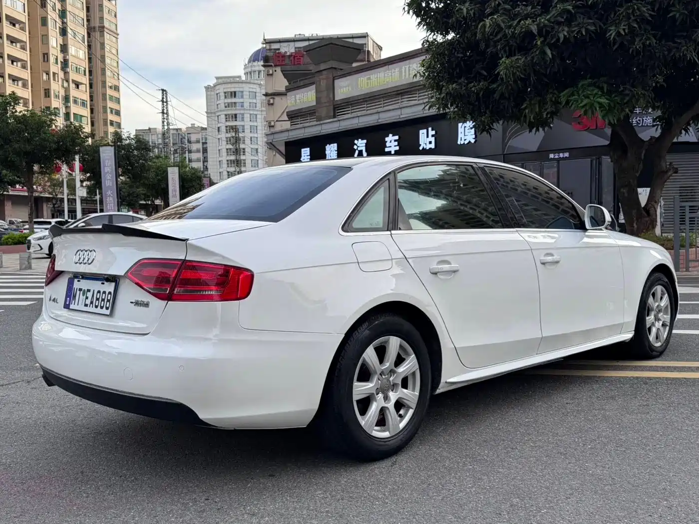 Фото 6 - Audi A4L
