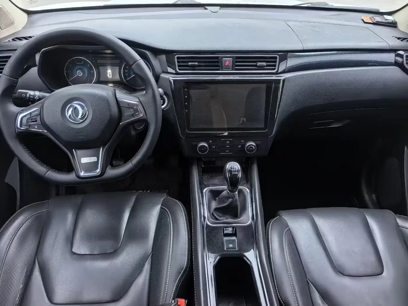 Dongfeng Fengguang Fengguang 580 2016 2016 Model 1.5T Manual Comfort Version
