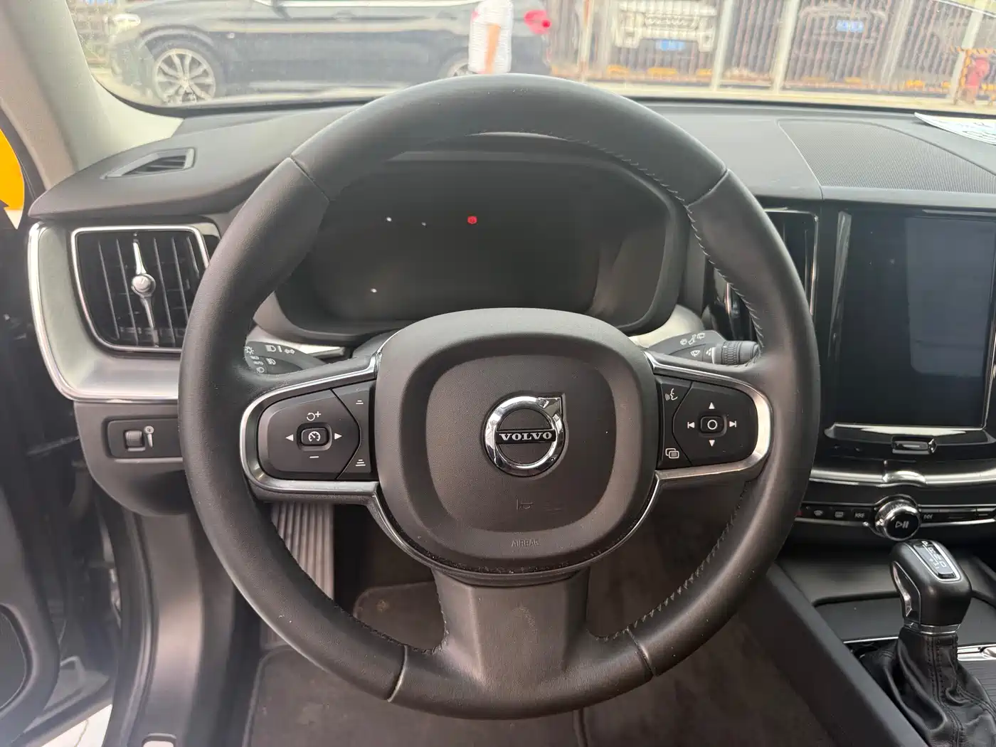 Фото 11 - Volvo XC60