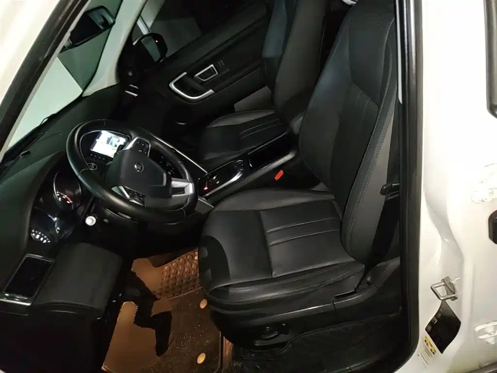 Land Rover Discovery Sport 2018 240PS HSE Edition фото 15