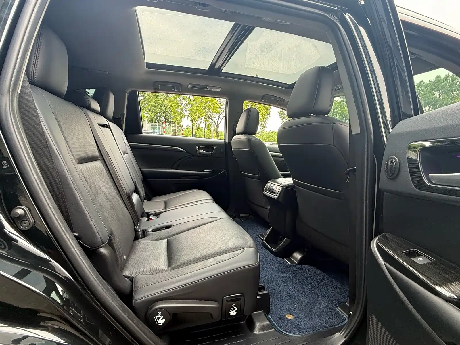 Photo 17 - Toyota Highlander