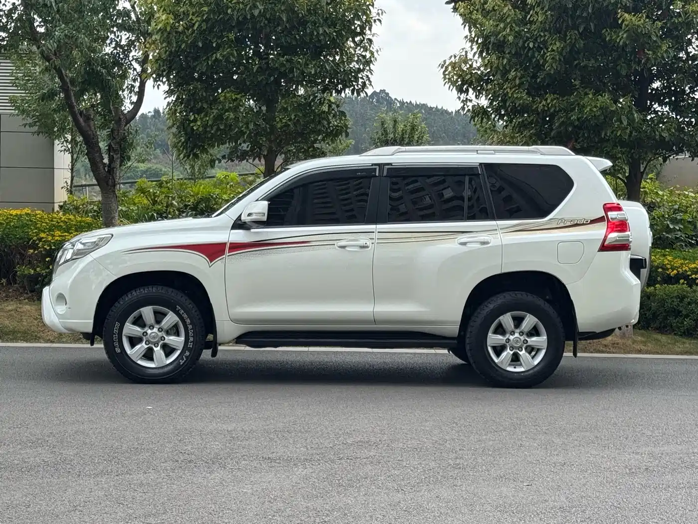 TOYOTA PRADO