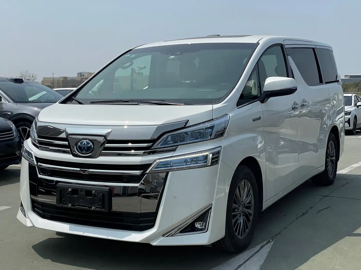 Toyota Vellfire 2020 Twin Engine 2.5L HV Luxury Edition