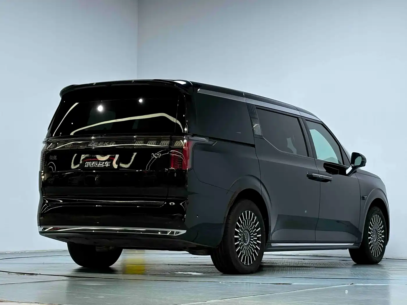 ZEEKR 009 2025 2024 7-Seat Aisle AWD Version 108kWh