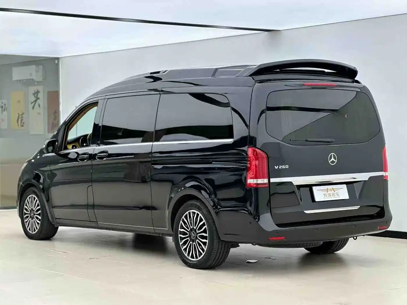 Mercedes-Benz V-Class 2017 Model V 260 L Premium Extended Edition фото 8