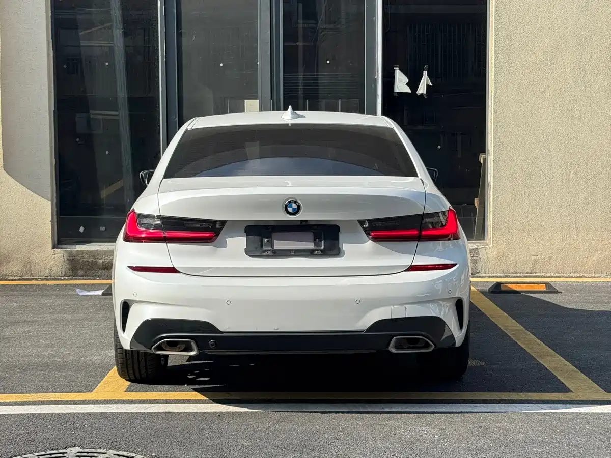 Photo 8 - BMW 3 Series