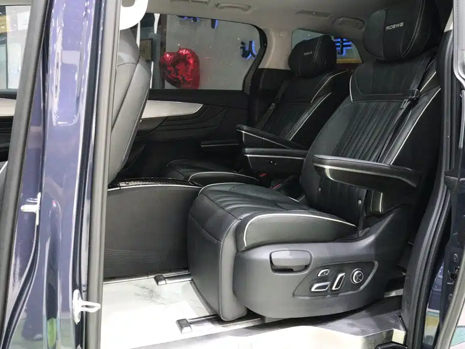Фото 8 - Roewe iMAX8