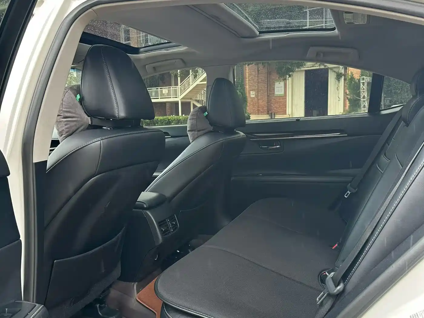 Фото 6 - Lexus ES
