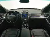 Photo 5 - Ford Explorer (Import)