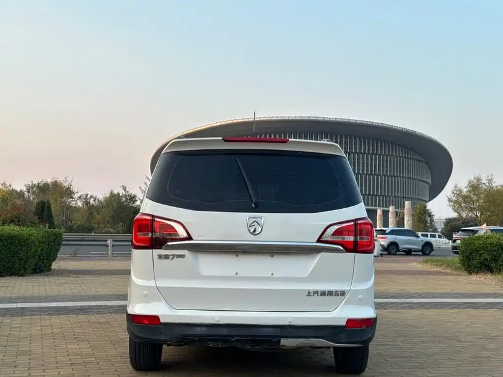 Photo 5 - Baojun 730