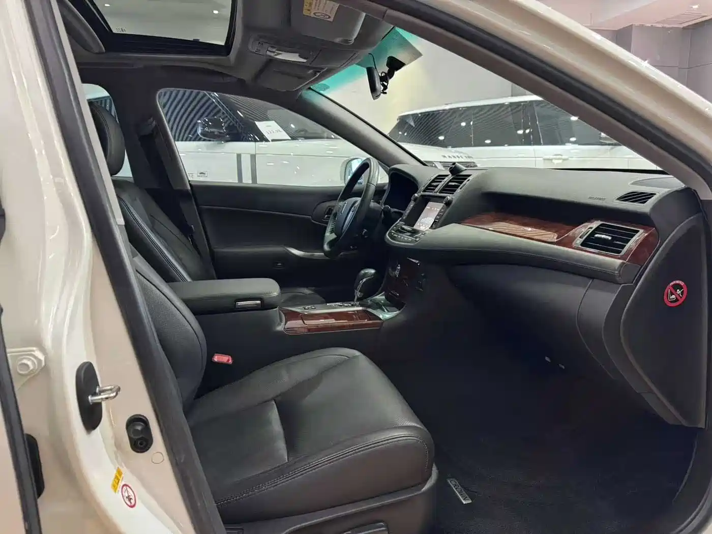 Toyota Crown 2012 2.5L Royal Leather Edition фото 12