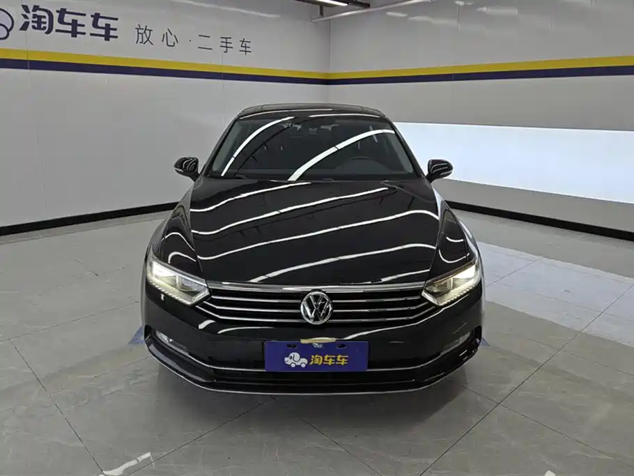 Volkswagen Magotan 2019 330TSI DSG Luxury Class China VI фото 2