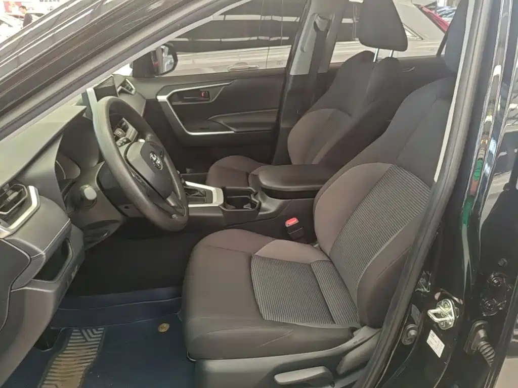 Toyota Wildlander 2023 2022 Facelift 2.0L CVT 2WD Leading Edition