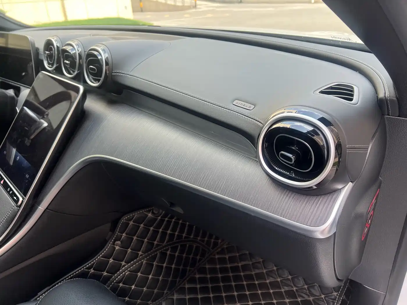 Mercedes-Benz C-Class 2024 Facelift C 200 L Sport фото 16