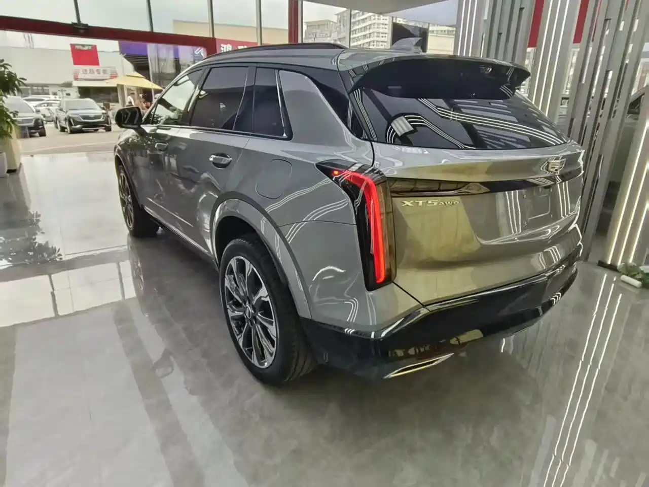 Фото 16 - Cadillac XT5