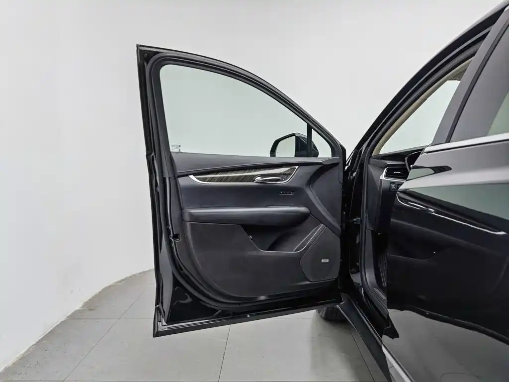 Cadillac XT5 2016 2016 28T AWD Luxury Model